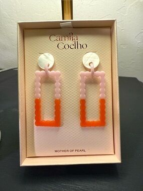 Mother of pearl earring super cute for the summer !
